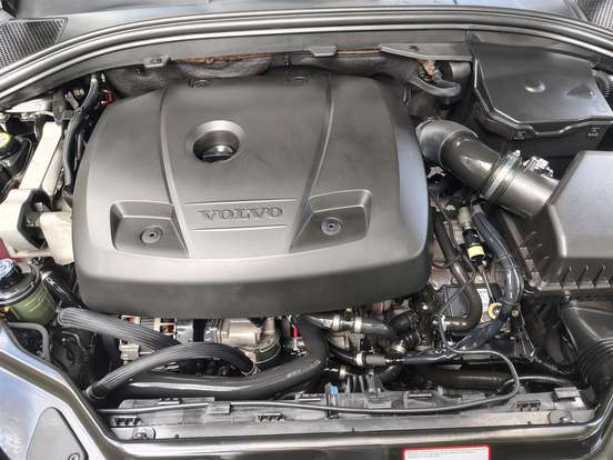 VOLVO-XC60-2015