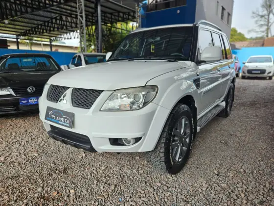 MITSUBISHI PAJERO TR4 2.0 4X2 16V 140CV FLEX 4P AUTOMÁTICO MITSUBISHI PAJERO TR4 2.0 4X2 16V 140CV FLEX 4P AUTOMÁTICO