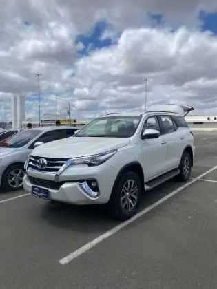 TOYOTA HILUX SW4 2.8 SRX DIAMOND 4X4 7 LUGARES 16V TURBO INTERCOOLER DIESEL 4P AUTOMÁTICO