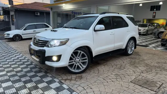 TOYOTA HILUX SW4 3.0 SRV 4X4 16V TURBO INTERCOOLER DIESEL 4P AUTOMÁTICO