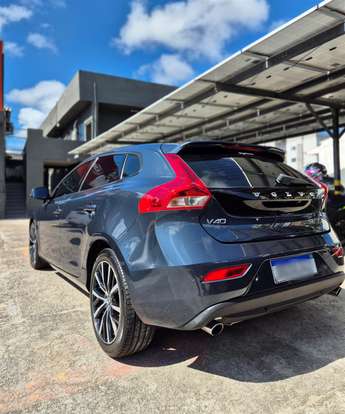 VOLVO-V40-2.0 T4 MOMENTUM GASOLINA 4P AUTOMÁTICO VOLVO-V40-2018