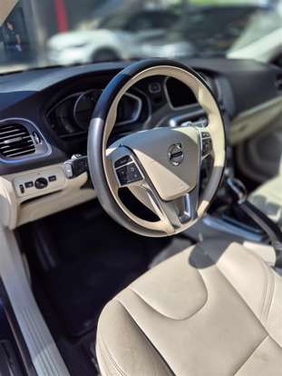 VOLVO-V40-2.0 T4 MOMENTUM GASOLINA 4P AUTOMÁTICO VOLVO-V40-2018