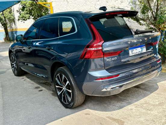 VOLVO-XC60-2022