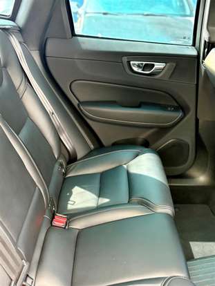 VOLVO-XC60-2022