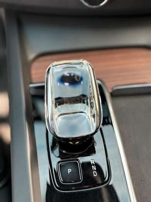VOLVO-XC60-2022