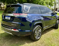 JEEP COMMANDER 2.2 TURBO DIESEL OVERLAND AT9 JEEP COMMANDER 2.2 TURBO DIESEL OVERLAND AT9
