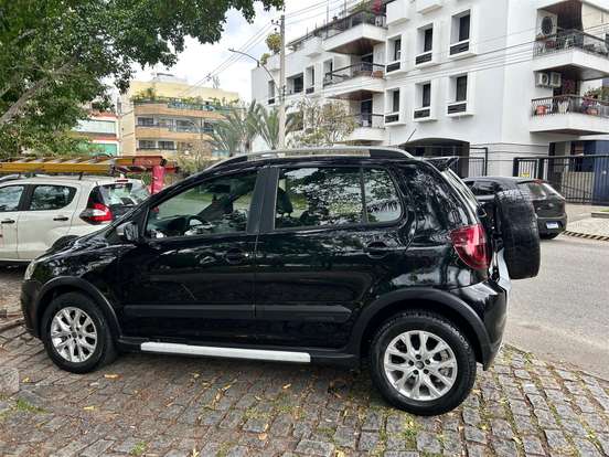 VOLKSWAGEN-CROSSFOX-2013