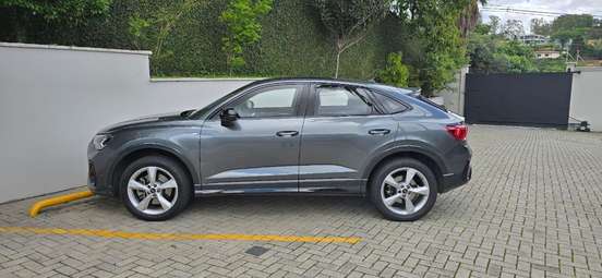 AUDI-Q3-2022