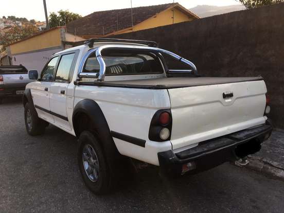 MITSUBISHI-L200-2010