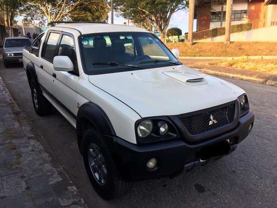 MITSUBISHI-L200-2010