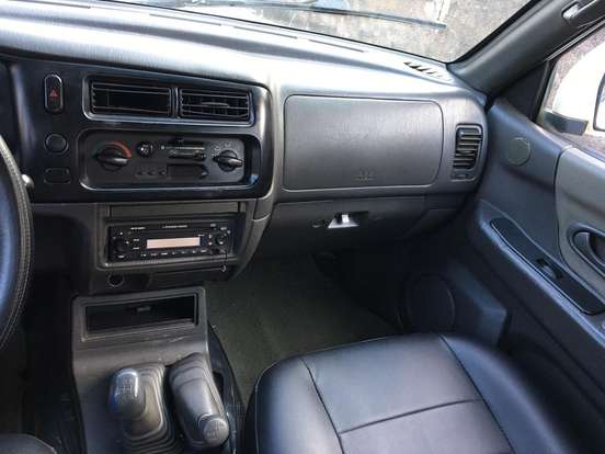 MITSUBISHI-L200-2010