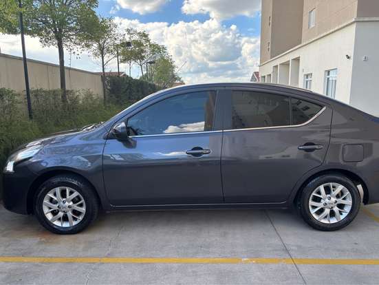 NISSAN-VERSA-2017