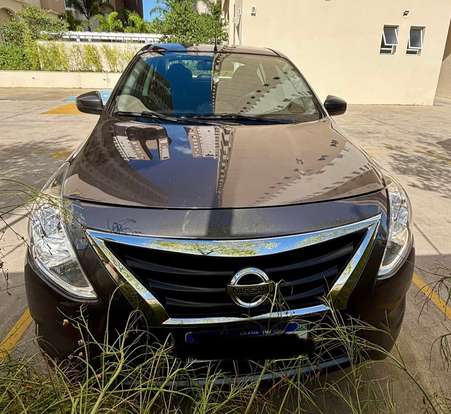 NISSAN-VERSA-2017