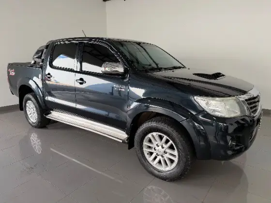 TOYOTA HILUX 3.0 SRV TOP 4X4 CD 16V TURBO INTERCOOLER DIESEL 4P AUTOMÁTICO TOYOTA HILUX 3.0 SRV TOP 4X4 CD 16V TURBO INTERCOOLER DIESEL 4P AUTOMÁTICO