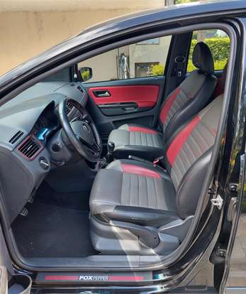 VOLKSWAGEN-FOX-2015