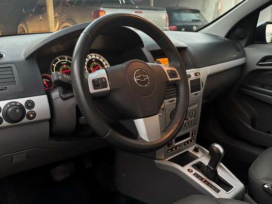 CHEVROLET-VECTRA-2.0 MPFI ELEGANCE 8V FLEX 4P AUTOMÁTICO CHEVROLET-VECTRA-2011