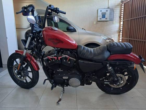 HARLEY-DAVIDSON SPORTSTER IRON 883 
