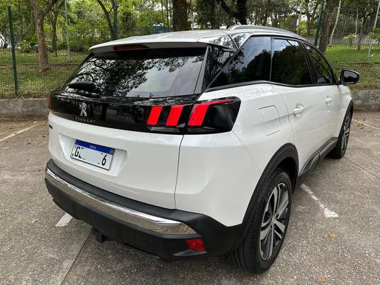 PEUGEOT-3008-2017