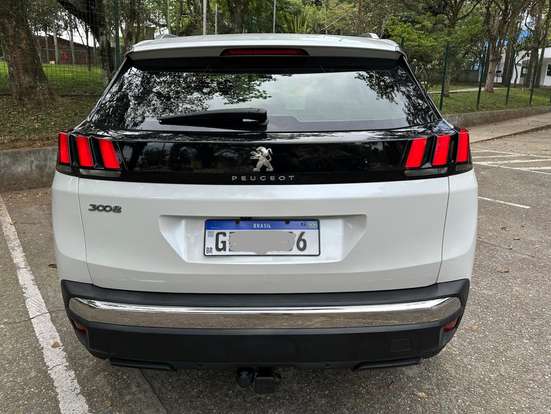 PEUGEOT-3008-2017