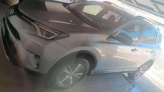TOYOTA-RAV4-2018