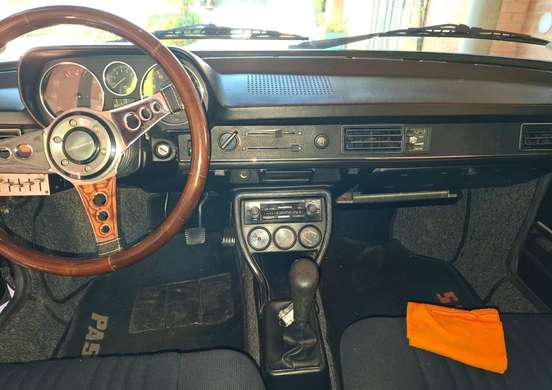 VOLKSWAGEN-PASSAT-1980