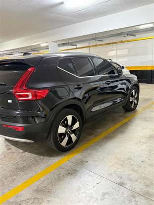 VOLVO-XC40-2021