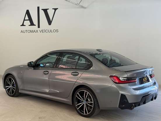 BMW-330e-2024