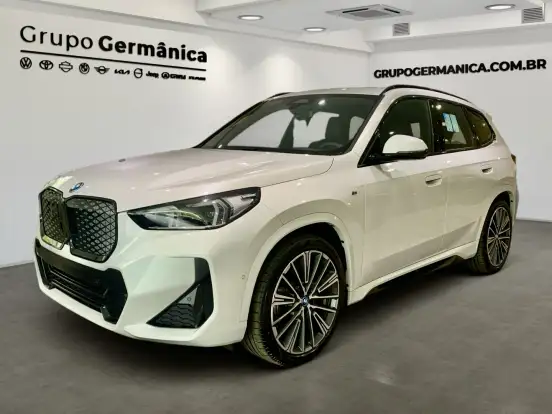 BMW-iX1-2025