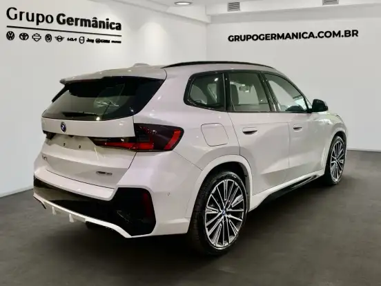 BMW-iX1-2025
