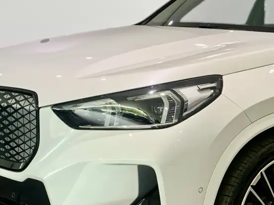 BMW-iX1-2025