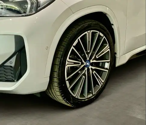 BMW-iX1-2025