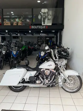 HARLEY-DAVIDSON ROAD KING CLASSIC 