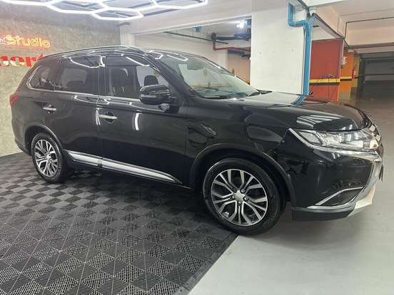 MITSUBISHI-OUTLANDER-2015