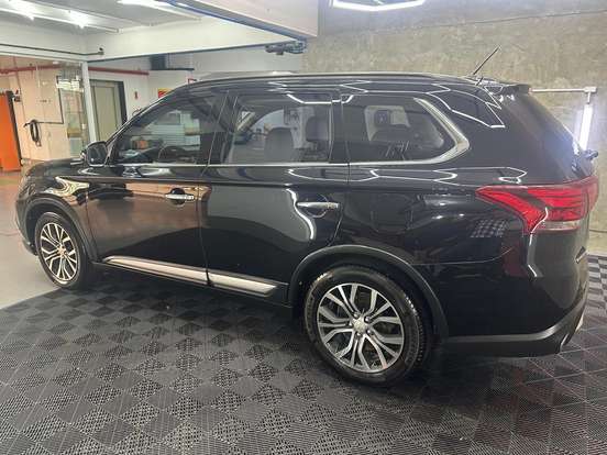 MITSUBISHI-OUTLANDER-2015