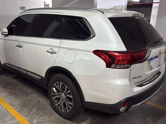 MITSUBISHI-OUTLANDER-3.0 GT 4X4 V6 24V GASOLINA 4P AUTOMÁTICO MITSUBISHI-OUTLANDER-2017