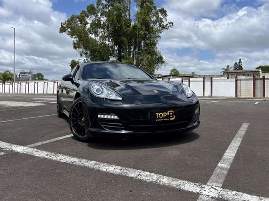 PORSCHE-PANAMERA-2011