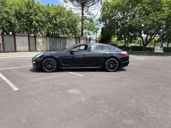 PORSCHE-PANAMERA-2011