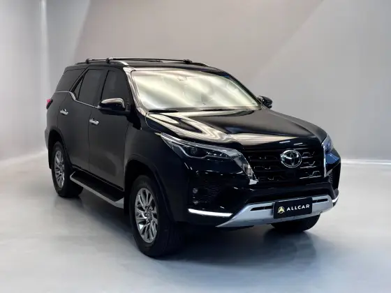 TOYOTA HILUX SW4 2.8 D-4D TURBO DIESEL SRX 7L 4X4 AUTOMÁTICO