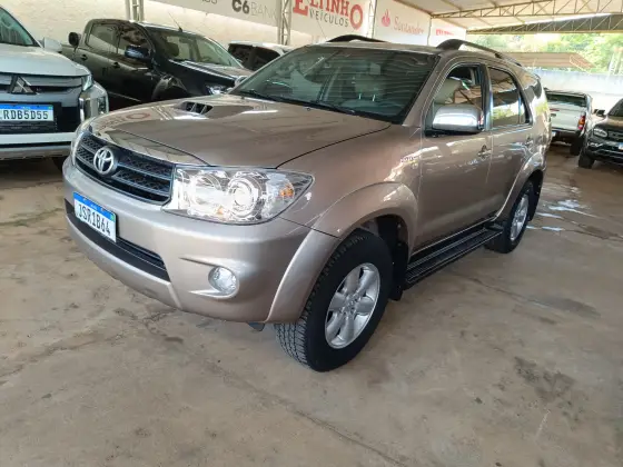 TOYOTA HILUX SW4 3.0 SRV 4X4 7 LUGARES 16V TURBO INTERCOOLER DIESEL 4P AUTOMÁTICO