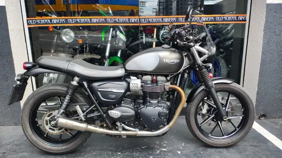 TRIUMPH STREET TWIN 