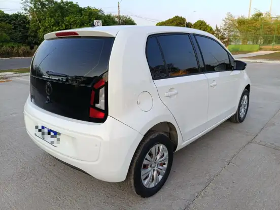 VOLKSWAGEN-UP-2014