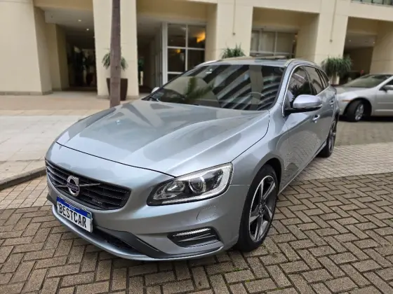 VOLVO V60 2.0 T5 R DESIGN DYNAMIC 16V TURBO GASOLINA 4P AUTOMATIZADO