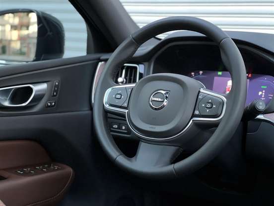 VOLVO-XC60-2024