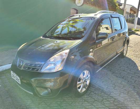 NISSAN-LIVINA-2013