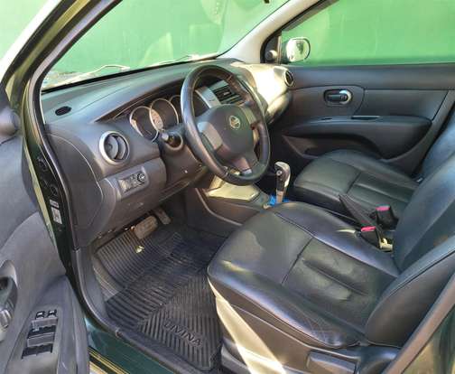 NISSAN-LIVINA-2013