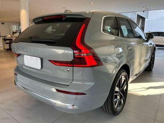 VOLVO-XC60-2025