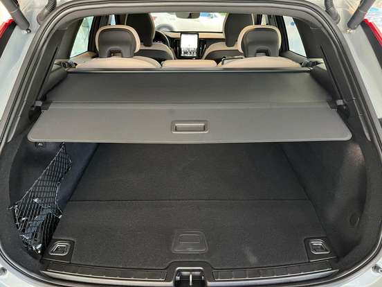VOLVO-XC60-2025