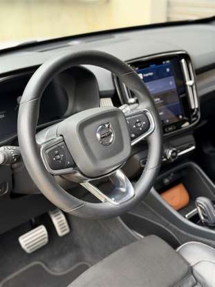 VOLVO-XC40-2021