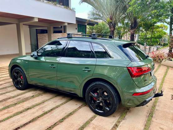 AUDI-Q5-2021