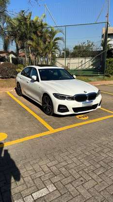 BMW-320i-2021